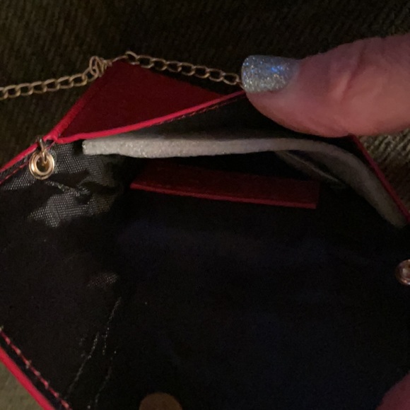 Red leather faux snakeskin clutch with goldchain - Picture 5 of 5